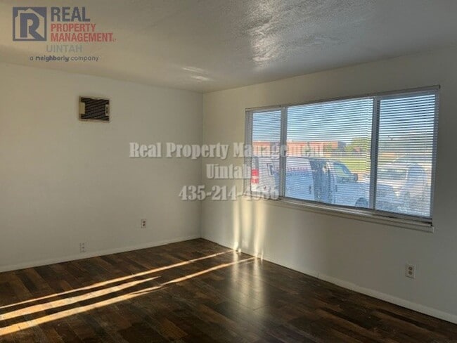 Building Photo - Delight Duplex