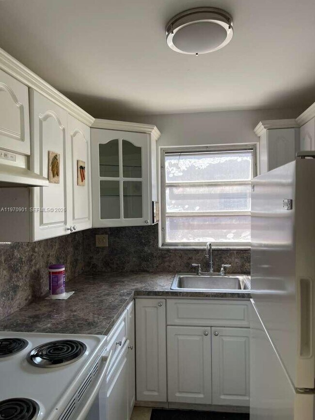 Foto del edificio - 3522 NE 171 St