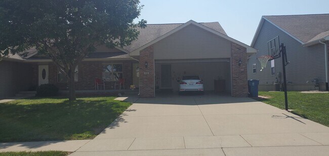 Building Photo - 3 Bedroom 2 Bath Chatham Home