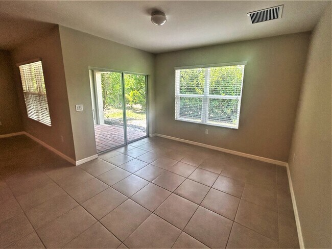 Building Photo - 675 Hadley Place East