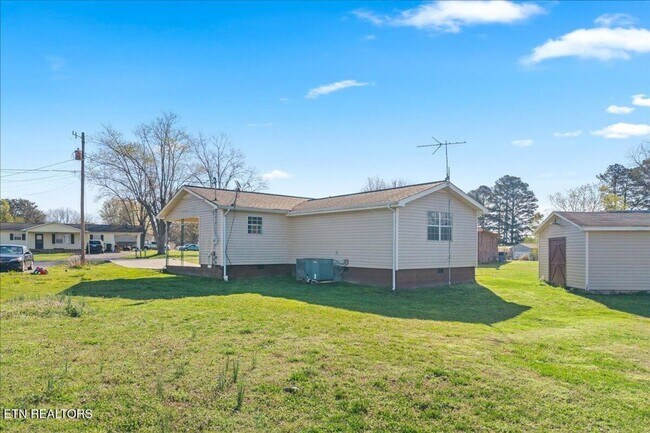 Foto del edificio - Madisonvile 37354 - 3 bedroom 2 bath - call Karen Robertson  865-454-7626