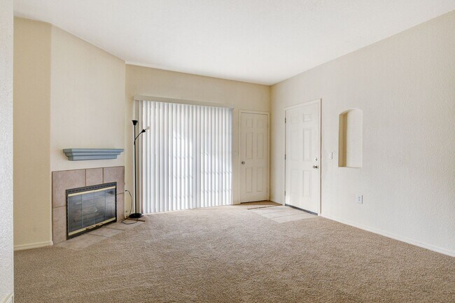 Foto del edificio - Beautiful 2 Bedroom 2 Full Bath Condo