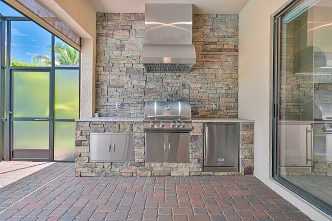 Building Photo - NOW AVAILABLE! Gorgeous 4/3 Pool Home in Bonita National!