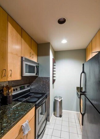 Primary Photo - 350 W 4th St