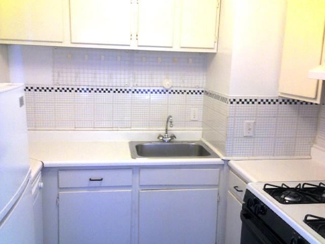 Kitchen - 10 Traymore St