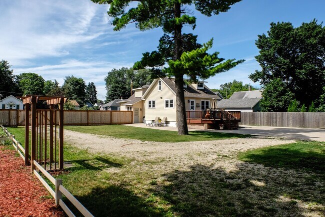 Building Photo - 515 8th Street Northwest