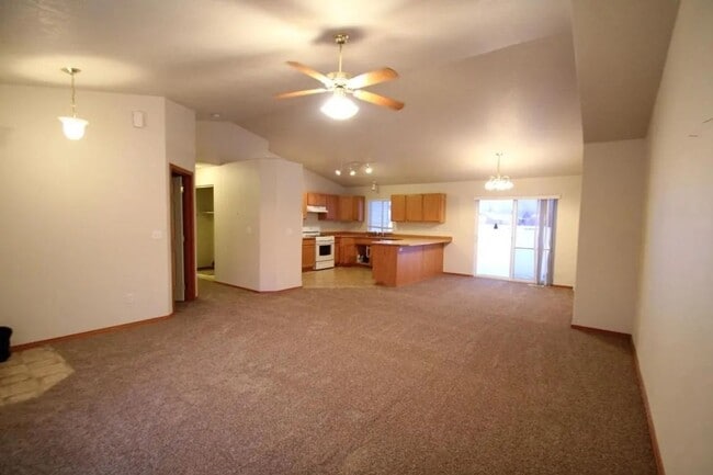 Building Photo - Charming Rancher for Rent in Sunshine Meadows