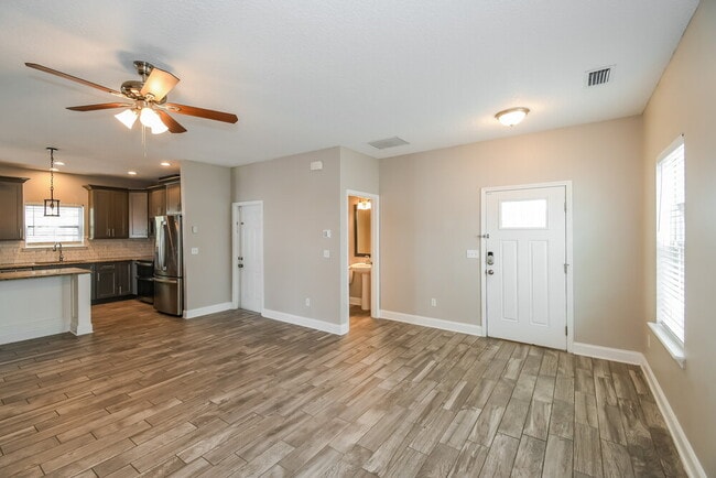 Building Photo - 522 Meldrum Ln