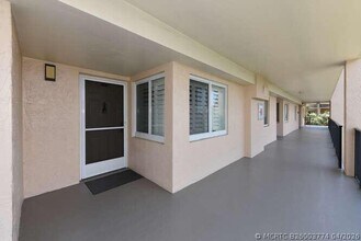Building Photo - 275 Palm Ave