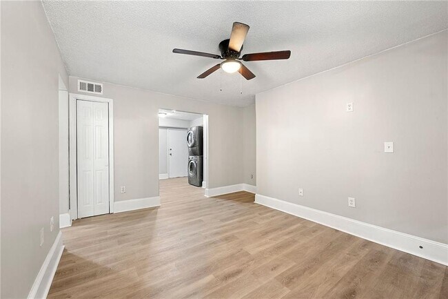 Foto del edificio - 156 Fairfield Pl NW