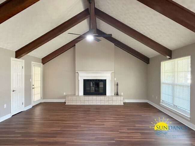 Foto del edificio - Move-in special: $500 OFF first full month...
