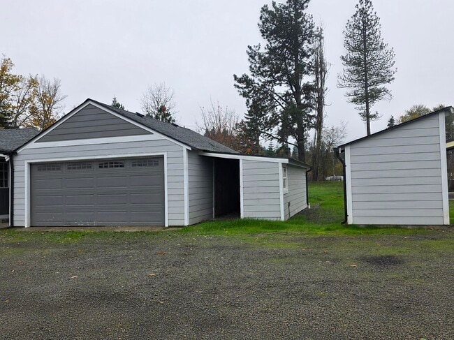 Building Photo - 12765 Clow Corner Rd