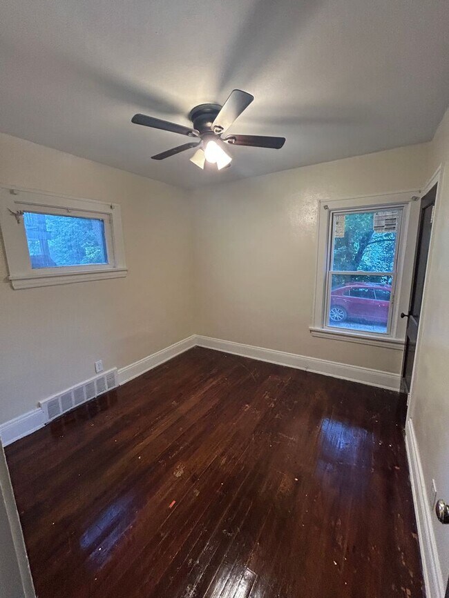 Building Photo - 13513 Benwood Ave