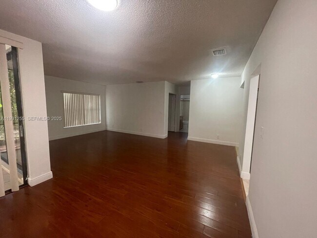 Foto del edificio - 3846 Coral Tree Cir