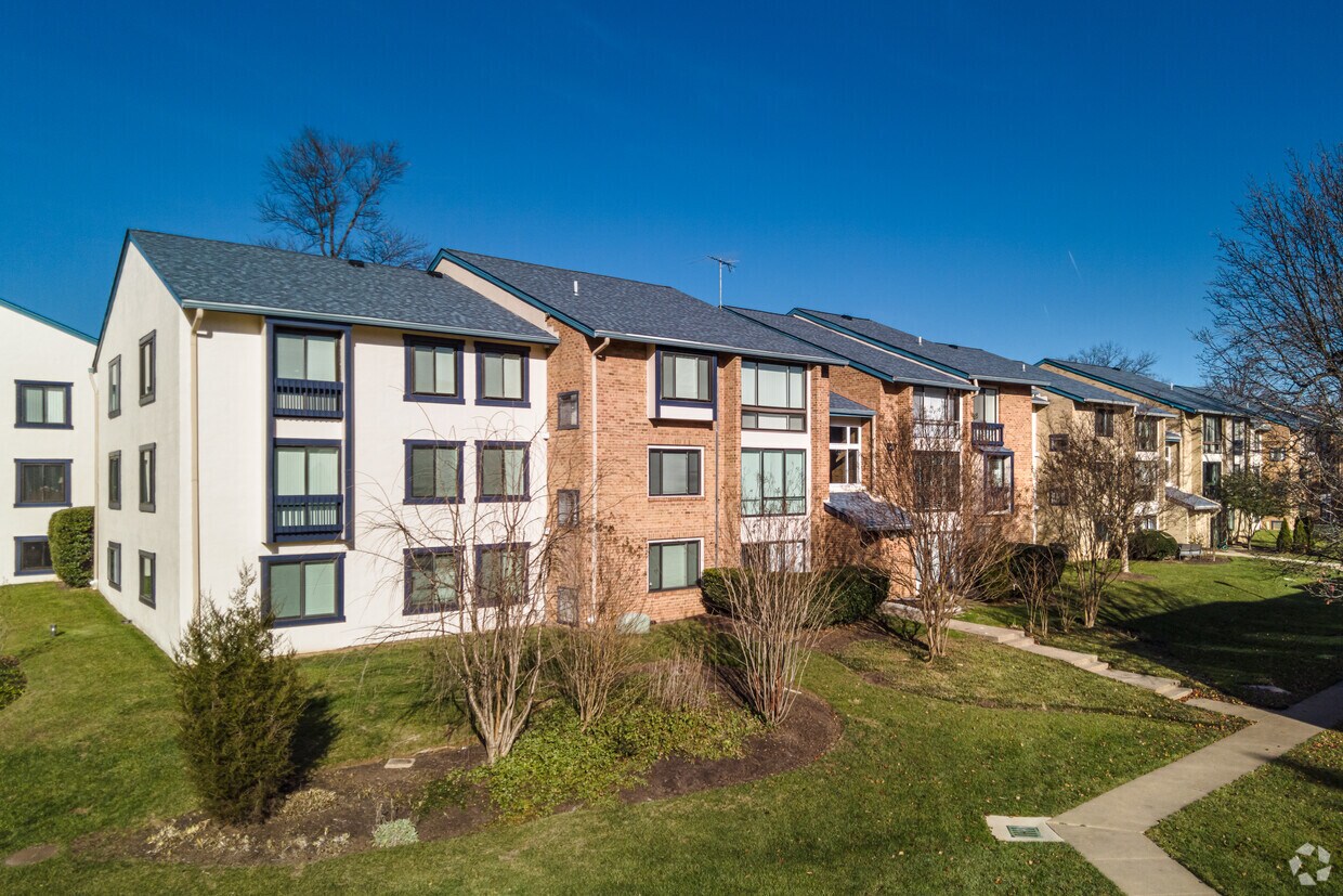 Oakton Vistas Apartments in Oakton, VA