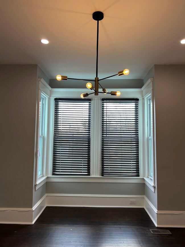 Comida - 72 Delaware Ave