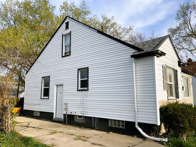 Building Photo - 8213 Burt
