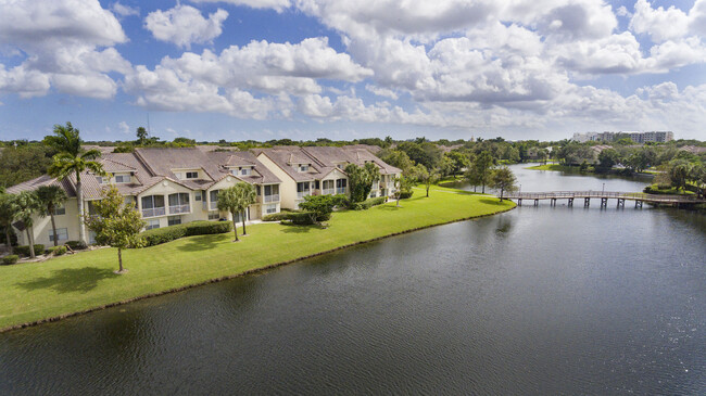 Building Photo - St. Tropez at Plantation