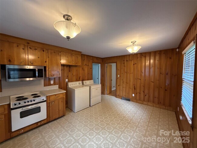 Foto del edificio - 1521 Woodhill Ln
