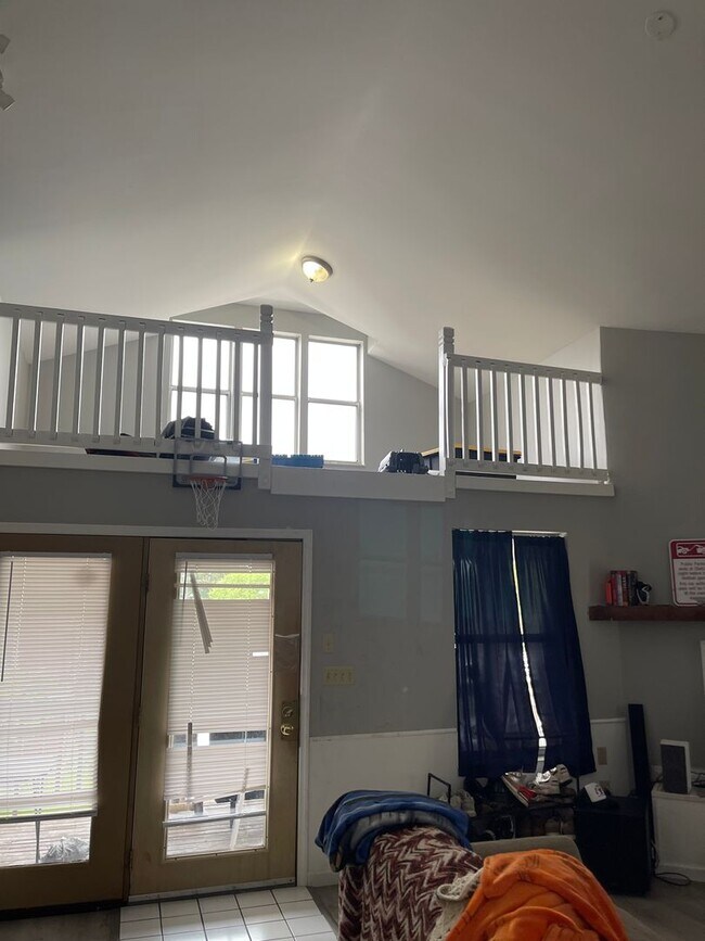 Foto del edificio - OSU North Campus 5 bedroom 2 bath apartment