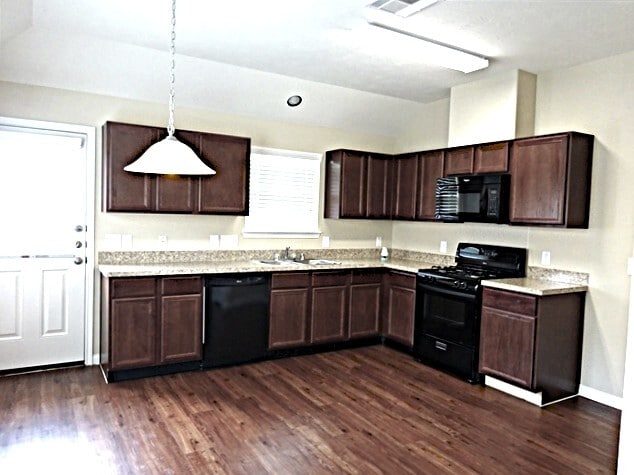 Building Photo - 5911 Brenwood Trails Ln
