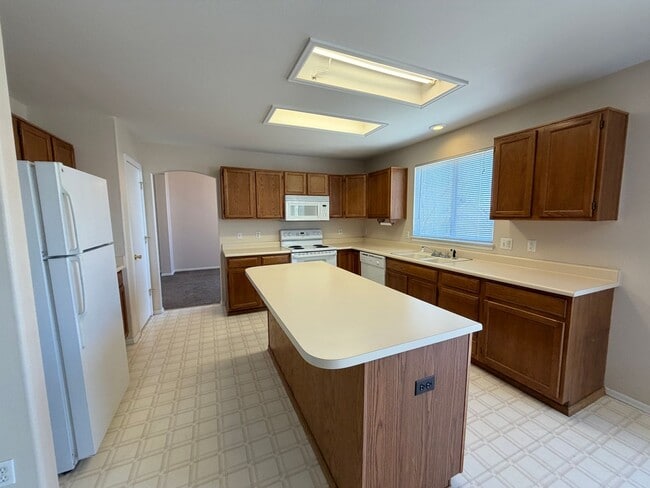 Building Photo - Aurora CO Rental in Seven Hills – 3BR/3BA with Deck, Fireplace & Walkout Basement