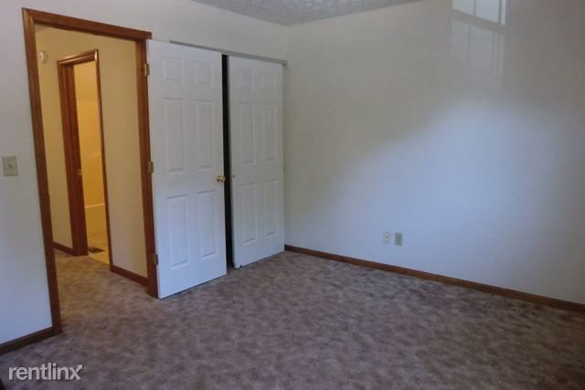 Building Photo - 440 Meadow Dr