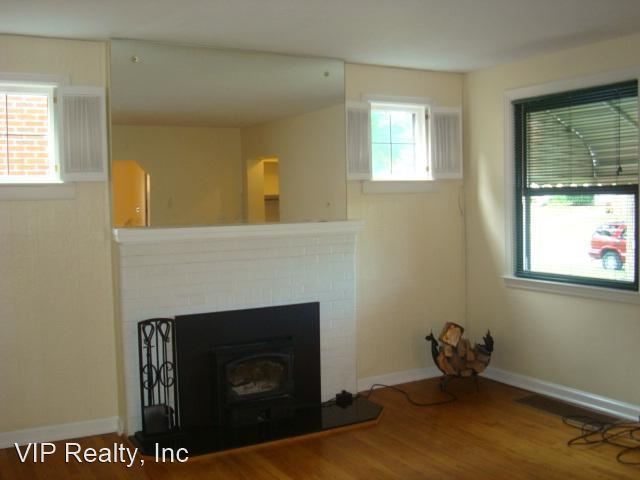Building Photo - 3 br, 1 bath House - 790 S. Roys Avenue