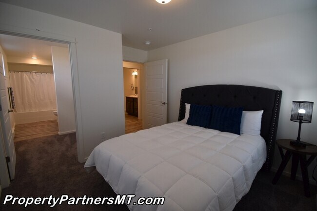 Master bedroom - 106 S Cottonwood Rd