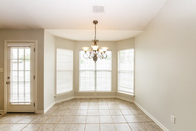 Foto del edificio - 5466 Belle Ridge Dr