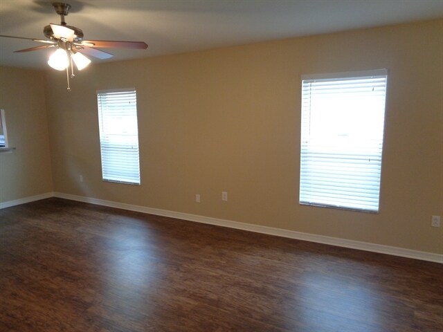 Foto del edificio - 15403 Quail Woods Pl