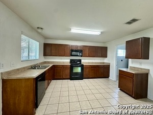 Building Photo - 5811 Providence Oak