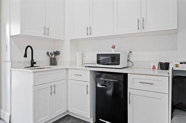 Foto del edificio - 534 NW 50th St