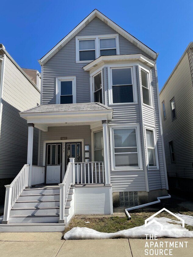 2733 N Ridgeway Ave Unit 1, Chicago, IL 60647 Apartments in Chicago