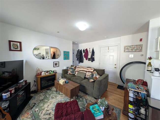 Building Photo - 31-33 Roberts Rd