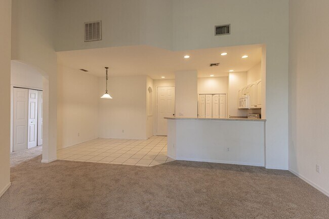 Foto del edificio - Spacious 3/2  in gated community off Colonial Blvd