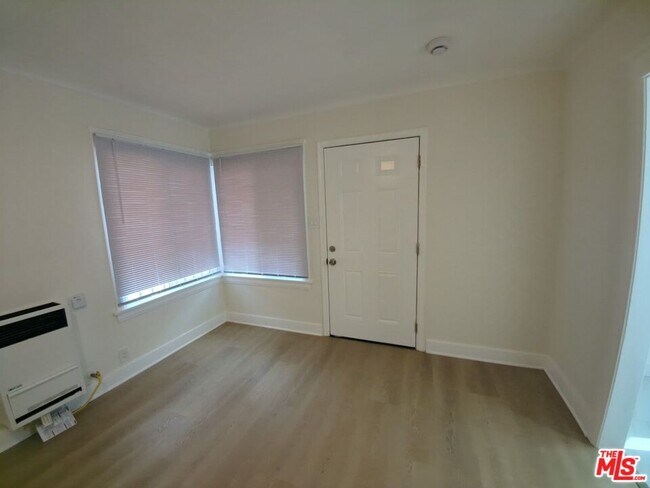 Foto del edificio - 4215 S Budlong Ave