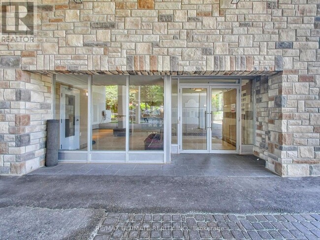 Building Photo - 541 Blackthorn Ave