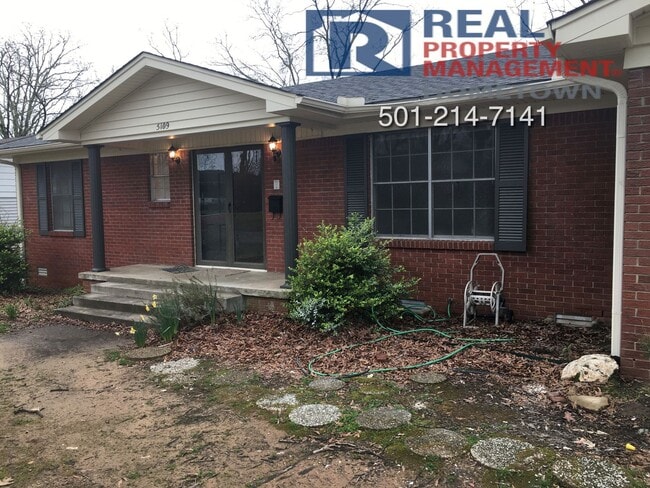 Building Photo - 5109 N Cedar St