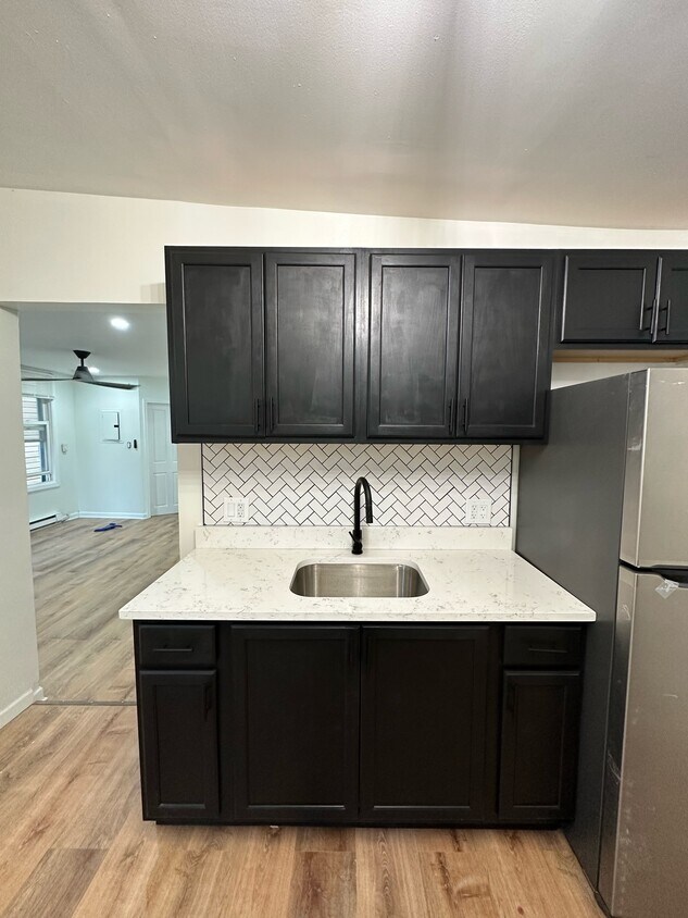 Kitchen - 629 Magnolia Ave