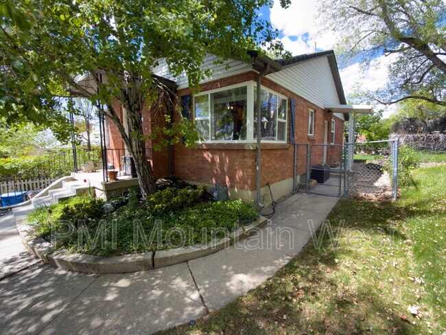 Foto del edificio - 2323 Bryan Ave