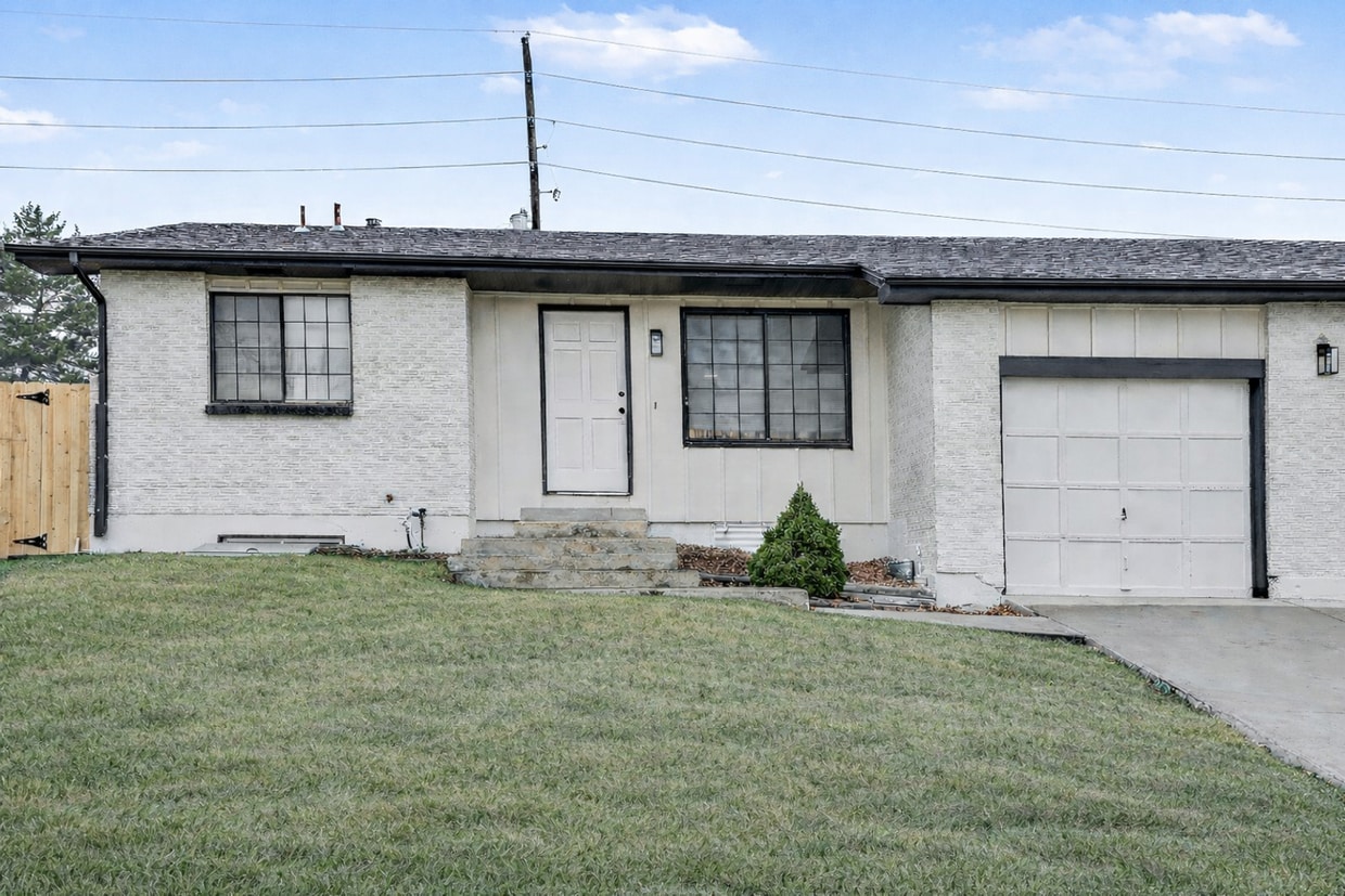 Renovated Duplex Available in Arvada! - Renovated Duplex Available in Arvada!