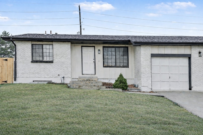 Renovated Duplex Available in Arvada! - Renovated Duplex Available in Arvada! Townhome