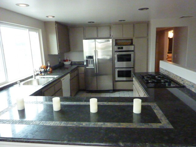 Very large kitchen, built ins - 119 Anchorage St