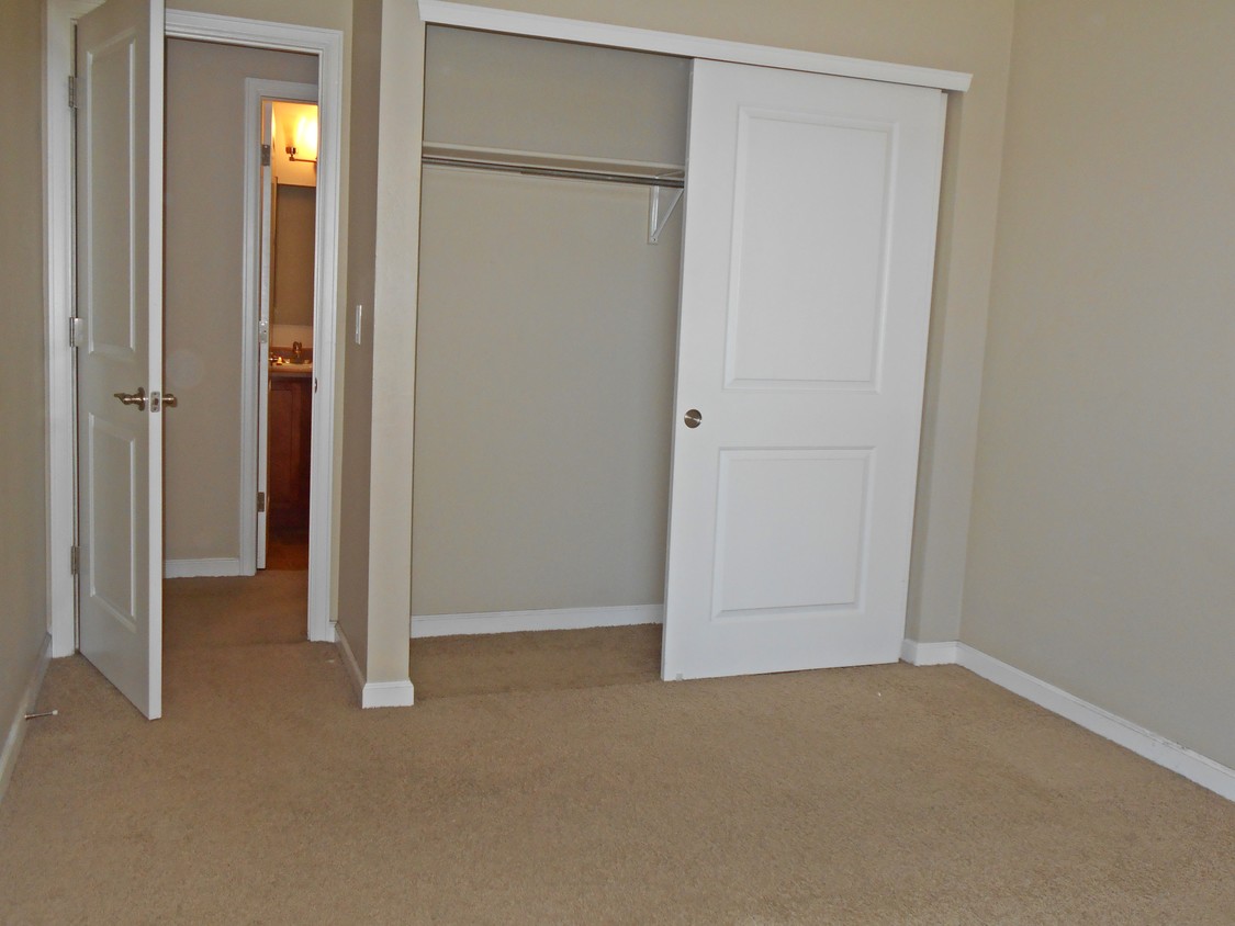 Guest room - 6125 Habitat Dr