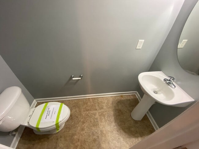 Foto del edificio - Beautiful Townhome located in the Cedar Mill Complex!