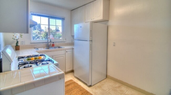 Building Photo - 505 Columbia Ave