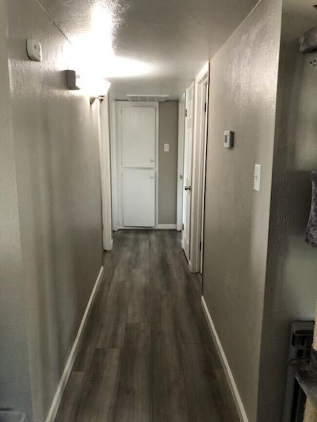 Foto del edificio - 514 E. SANDRA 3 BEDROOM 2 BATHROOM HOME TU...