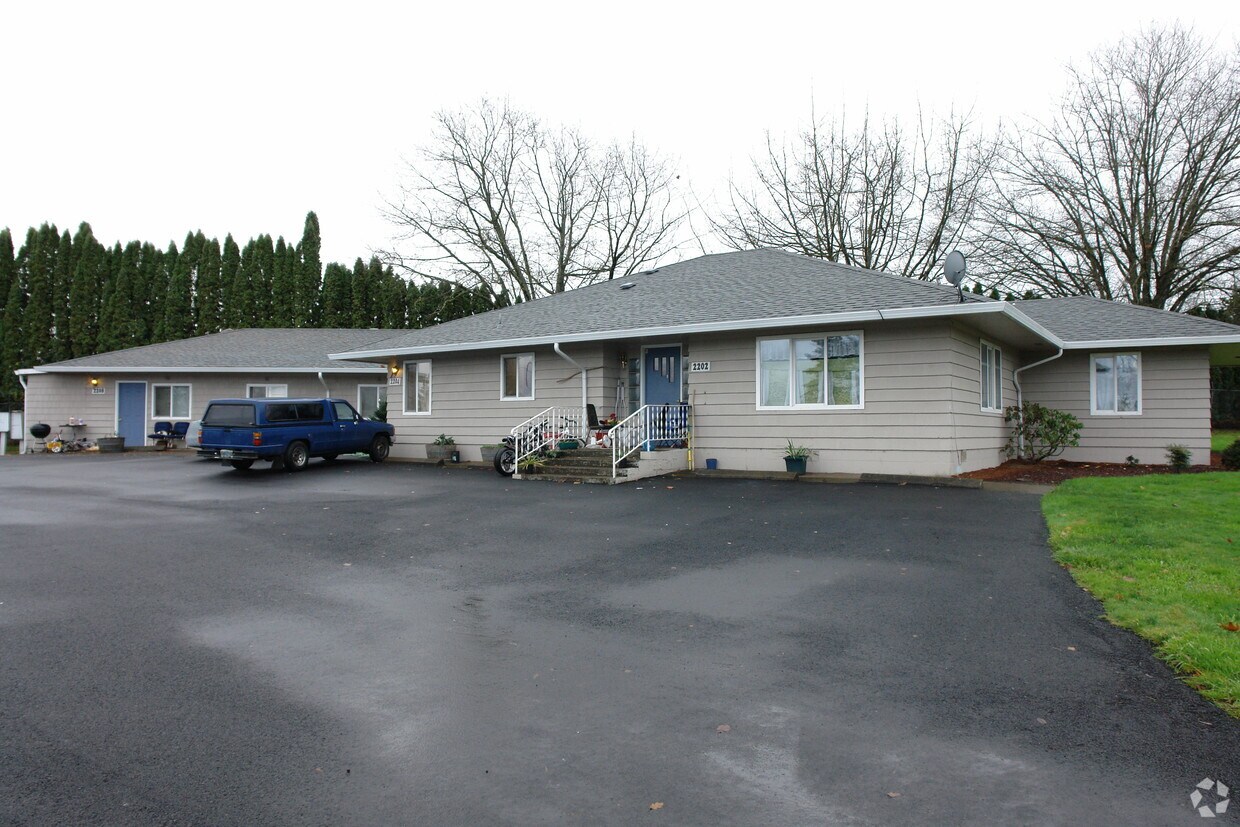 22022212 NE Fairgrounds Dr, Mcminnville, OR 97128 Apartments in