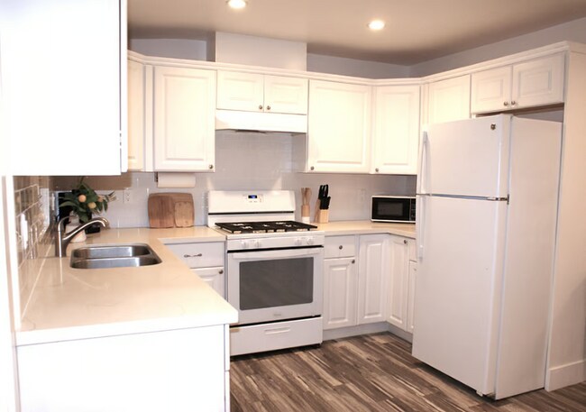 Building Photo - 7065 Aura Ave